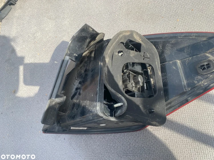 LAMPA-TYŁ-TYLNA-LEWA-RENAULT-LAGUNA-3-7.jpg