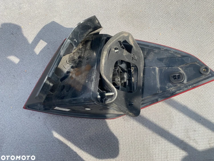 LAMPA-TYŁ-TYLNA-LEWA-RENAULT-LAGUNA-3-5.jpg