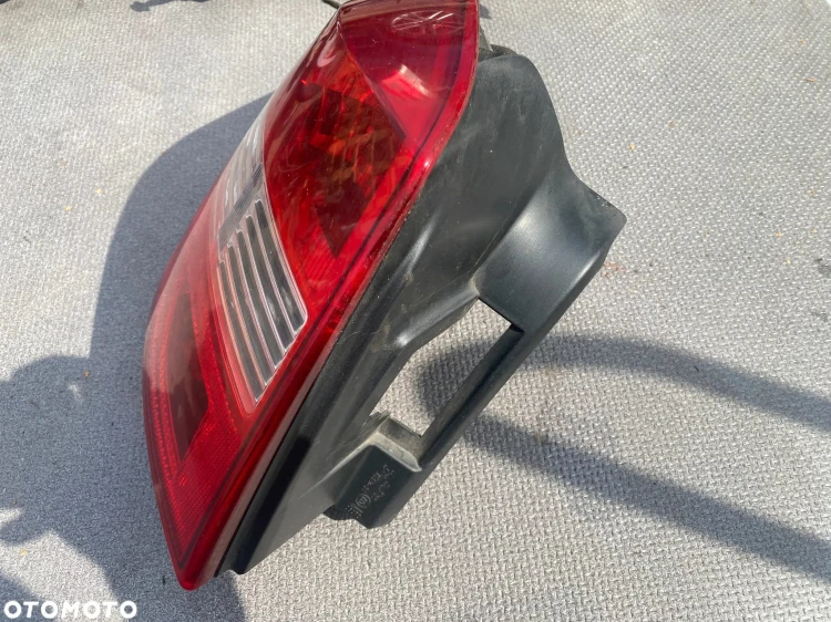 LAMPA-TYŁ-TYLNA-LEWA-RENAULT-LAGUNA-3-4.jpg